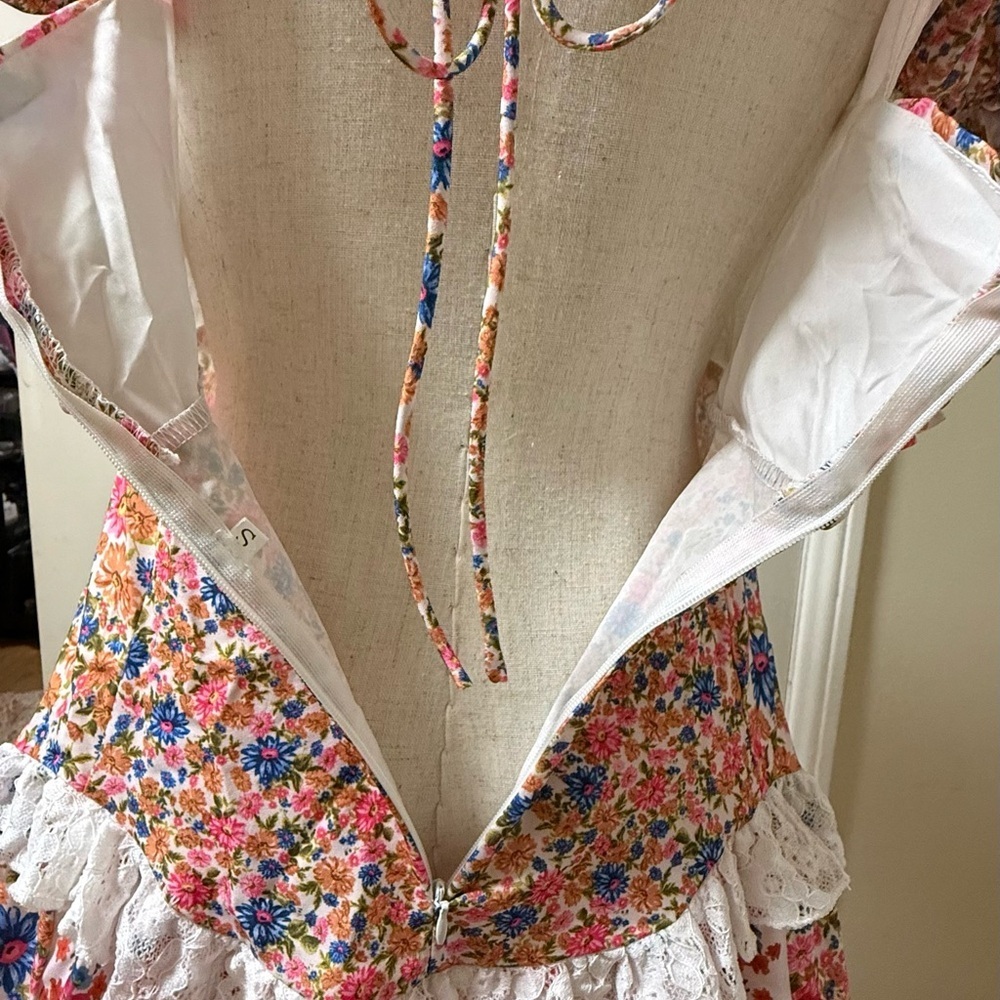 Floral Short Dress. New without tags. Size small. - Picture 8 of 12